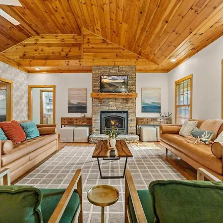 Luxury Cabin W Hot Tub Games Views Await